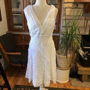 CHRISMCLAUGHLIN SIZE 14 WHITE FULLY LINED LACE SLEEVELESS DRESS LOW CUT ELEGANT